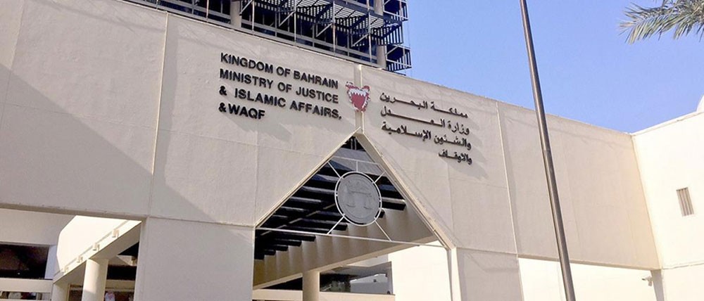 حبس شاب مهووس بممثلة بحرينية مشهورة 3 أشهر مع النفاذ