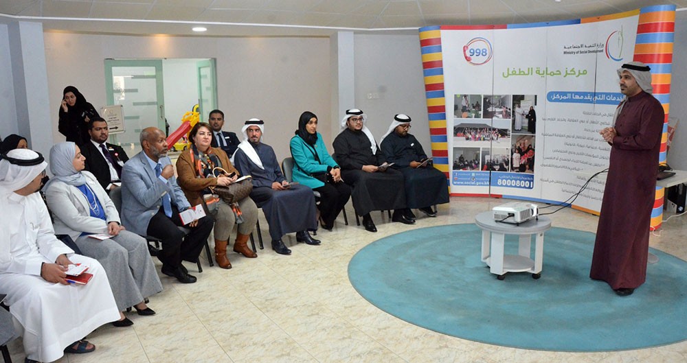 وفد منظمة الصحة العالمية يطلعون على برامج مركز حماية الطفل 
