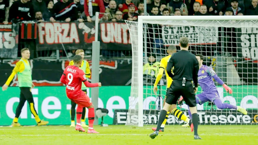 ليفركوزن يوقف انتصارات دورتموند ويتجاوزه برباعية