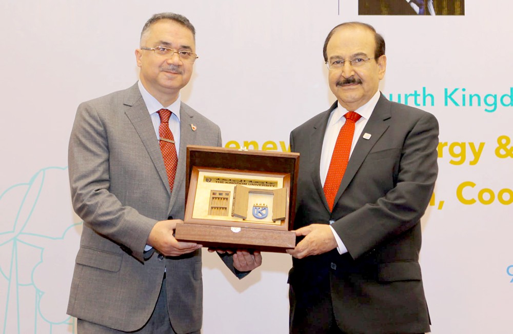 ميرزا يفتتح المؤتمر الدولي الرابع للطاقة المتجددة والتغير المناخي