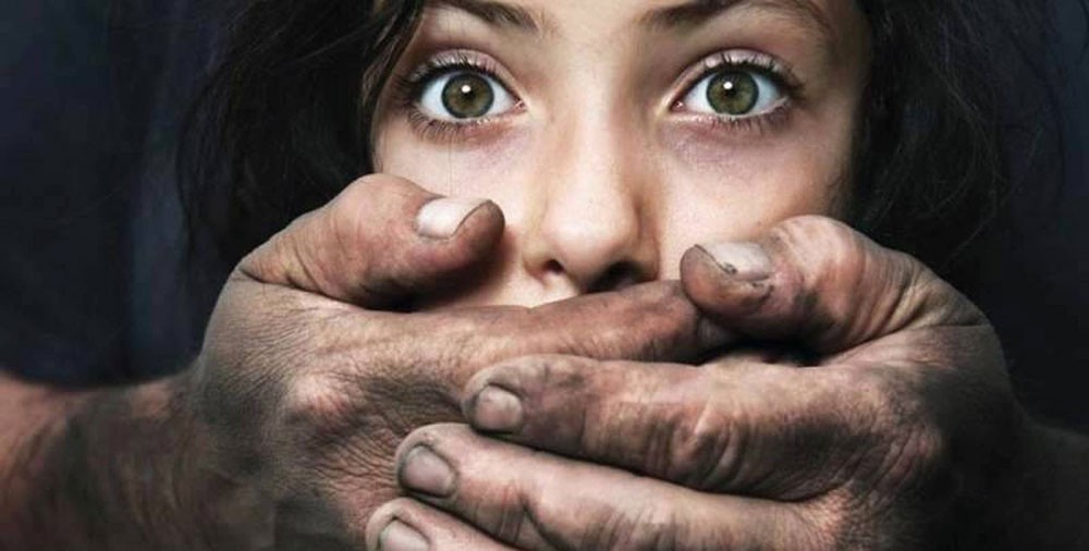 القبض على  8 أشخاص مشتبه بتورطهم في حجز حرية 21 فتاة أجنبية 