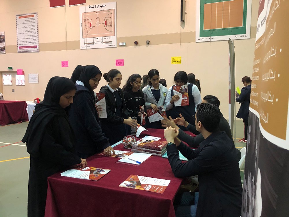 طلبة الثانوي يتعرفون على التخصصات الجامعية في معرض "بوابة المستقبل"