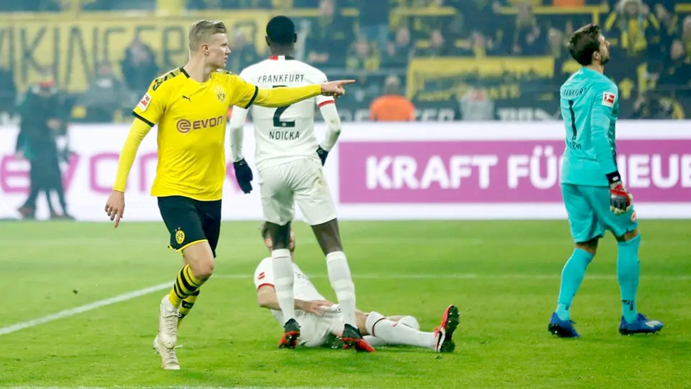 دورتموند يتعافى ويهزم فرانكفورت برباعية نظيفة
