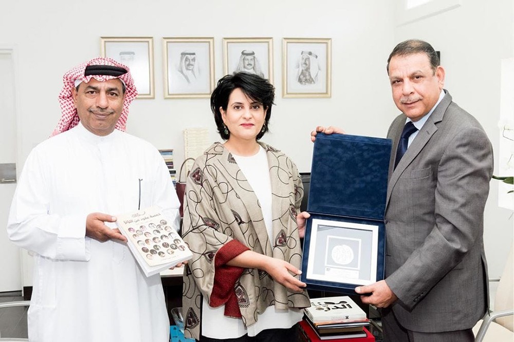 الشيخة هلا بنت محمد تشيد بانجازات مسرح اوال 