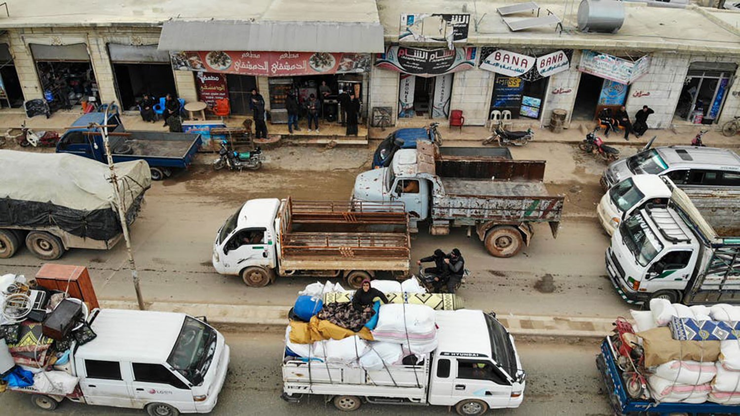 هرباً من الموت.. مشاهد وجع لمليون نازح من إدلب