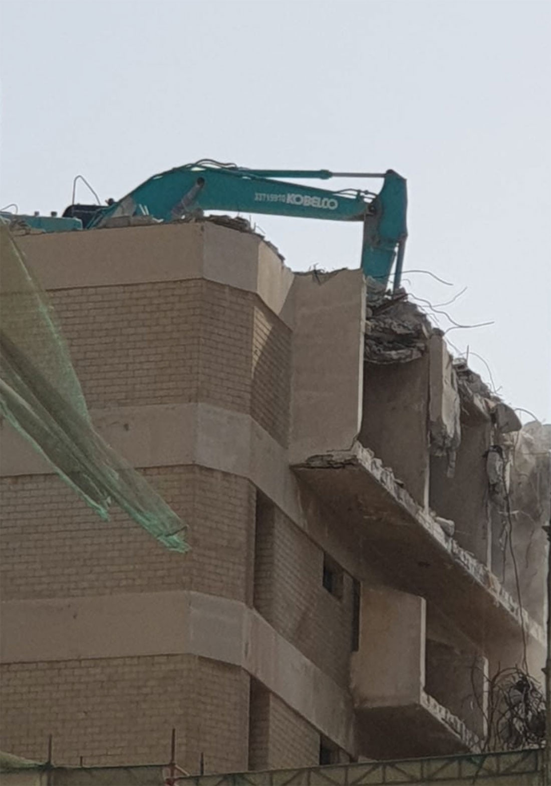 "بالفيديو" هدم البناية "الأسطورة" في المنامة