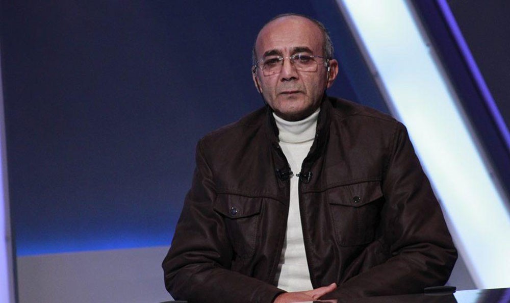 الطيار ابو اليسر يقود محمد رمضان للنائب العام