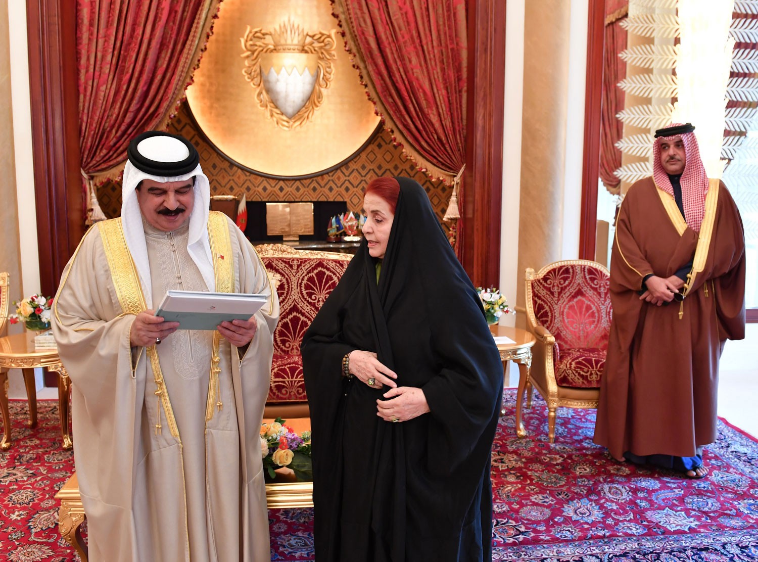 جلالة الملك يستقبل سمو رئيسة المجلس الأعلى للمرأة وعضوات المجلس