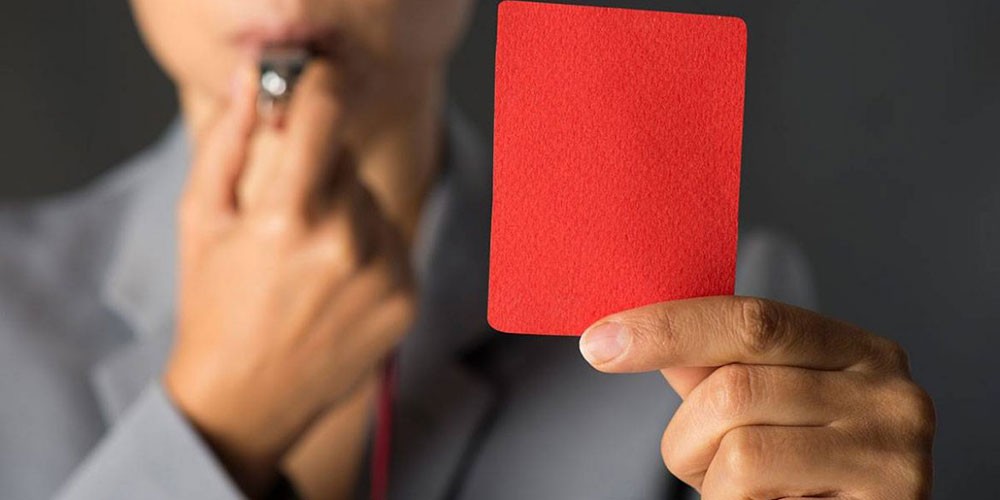 أيقاف لاعب خمس سنوات عض خصمه في "منطقة حساسة"