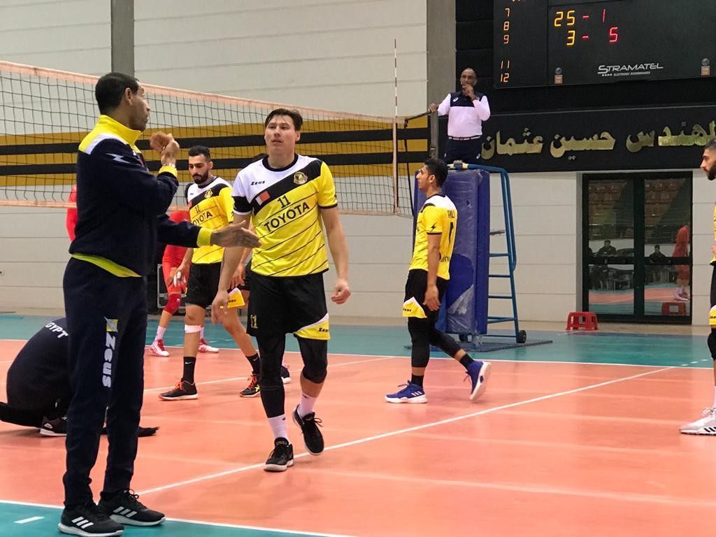 الأهلي يسقط العربي القطري أبرز المرشحين للقب بطولة الأندية العربية للكرة الطائرة