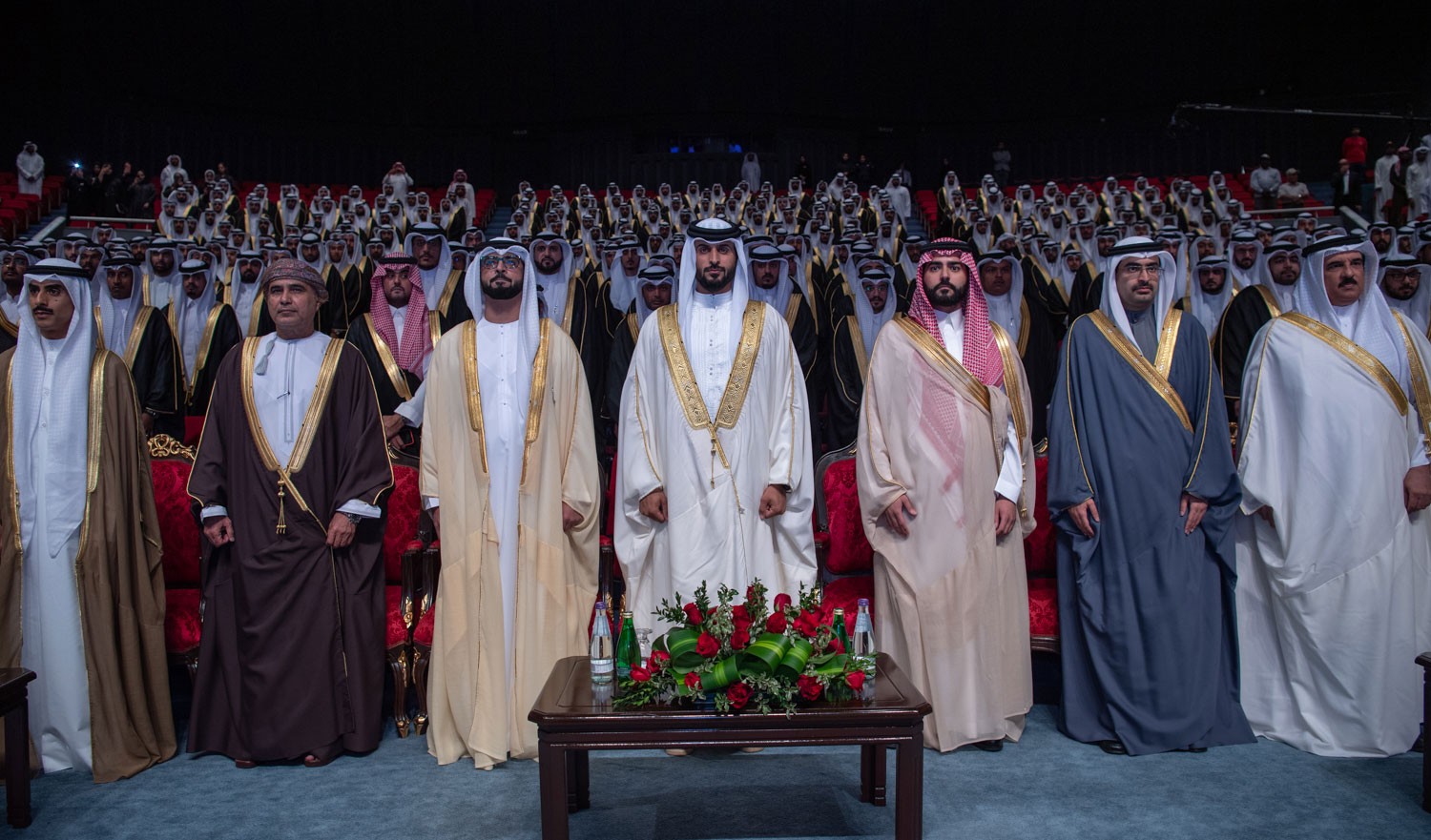 ناصر بن حمد يثمن العطاء الإماراتي بتنظيم حفل الزواج الجماعي لصالح 1200 شاباً