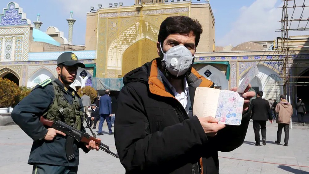 18 مصاباً في إيران.. كورونا يطال مسؤولاً رسميا في طهران