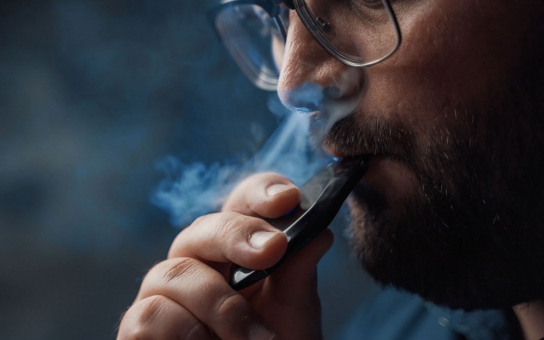 5 سنوات لموظف وصاحب محل "Vape" مررا نكهات شيش بدون ضريبة