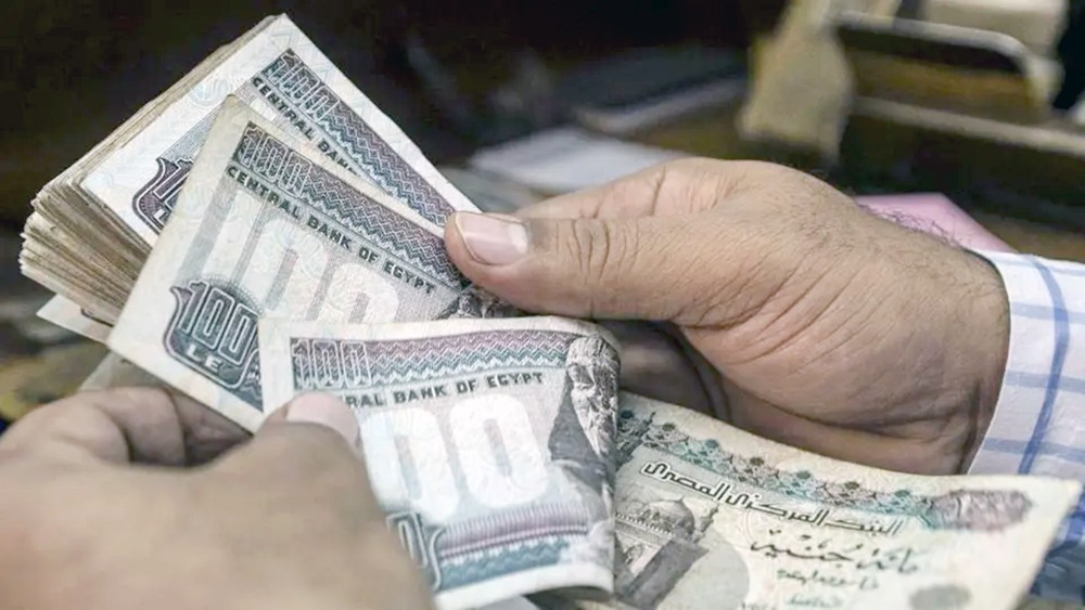 مصر.. قفزات العملة هل تصل لـ 13 جنيهاً لكل دولار؟