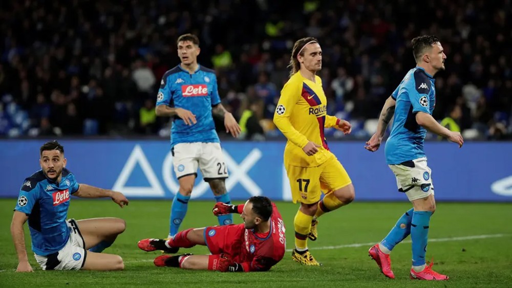 غريزمان ينقذ برشلونة من السقوط في ملعب نابولي