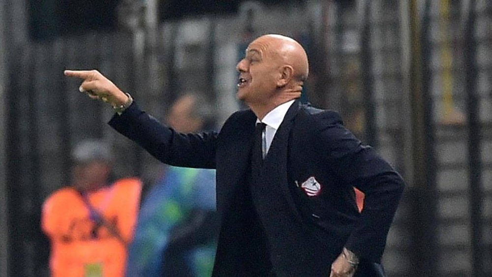 فيروس كورونا يطيح أول مدرب كرة قدم في أوروبا
