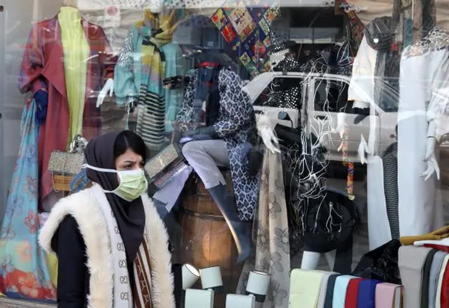 إيران: وفيات كورونا 43 وعشرات الآلاف تحت الفحص