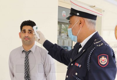 بالصور: احترازات من الكورونا بمبنى البرلمان