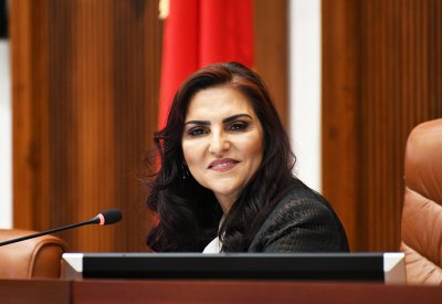 رمزي تسأل وزير المالية عن عدم استفادة الزوجة من التأمين الاجتماعي عند عملها بمؤسسة لزوجها