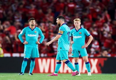 8 أزمات يعشها برشلونة بعد الكلاسيكو