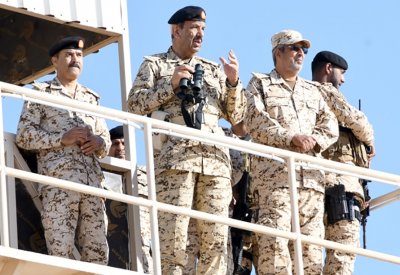 القائد العام يقوم بزيارة تفقدية إلى إحدى وحدات قوة دفاع البحرين بالمنطقة الجنوبية