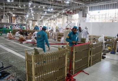 السعودية تعيد فتح الحرمين بعد التعقيم من كورونا