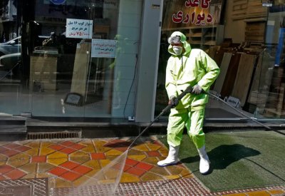 كورونا يطال 14 مسؤولا طبيا بإيران..والحكومة تلوح بالقوة