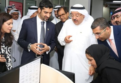 الوزير المبارك يتفقد سير العمل بمركز الاتصالات بهيئة الكهرباء والماء