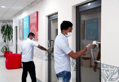 بوليتكنك البحرين تنتهي من تنظيف وتعقيم مرافقها التعليمية والإدارية