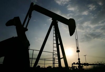 هبوط عنيف لأسعار النفط.. الخسائر تخطت 30٪؜ لـ28.8 دولار