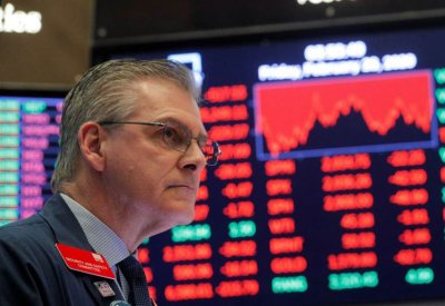 إيقاف التدولات في بورصة وول ستريت بعد تراجعها 7%
