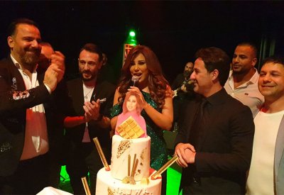 روني كسار ونجوى كرم على المسرح في المانيا
