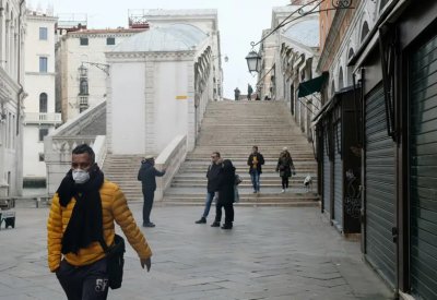 كورونا يفقد إيطاليا بريقها.. مغلقة حزينة داخل حجر صحي