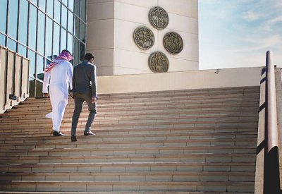 استمرار تقديم الخدمات في كافة فروع البنوك والمؤسسات المالية