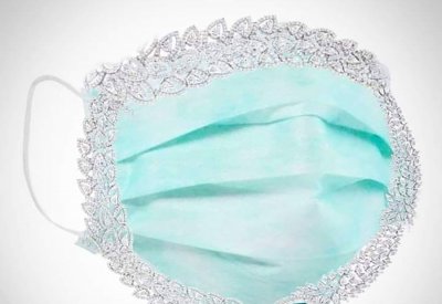 سخرية من كمامة أحلام المرصعة بالألماس