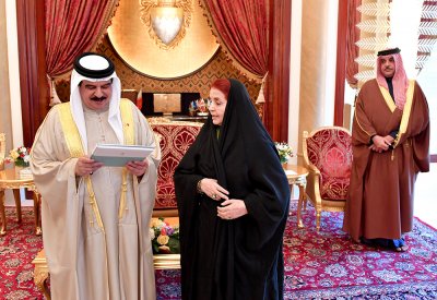 "الأعلى للمرأة" يصدر كتاب "المرأة البحرينية والتعليم"