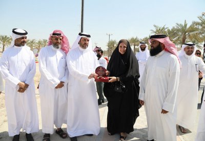 بلدية "الجنوبية" تزرع الشتلات في ممشى الرفاع بمناسبة أسبوع الشجرة