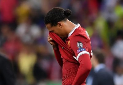 فان ديك: أشعر بالقلق.. والوضع الراهن سيحطمني