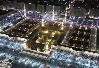 السعودية تحظر الصلاة في المساجد باستثناء الحرمين بسبب كورونا