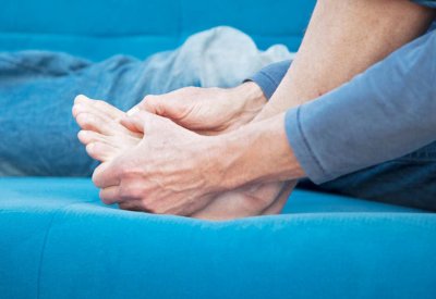 تعرف على أعراض ضعف الدورة الدموية في القدمين