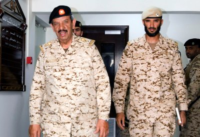 القائد العام لقوة دفاع البحرين يتفقد إحدى أسلحة ووحدات قوة دفاع البحرين