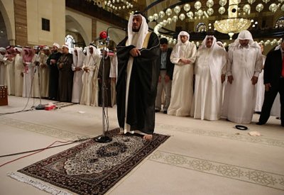 "ألا صلوا في بيوتكم" بأذان الجمعة بالبحرين غدا.. و٤ ركعات