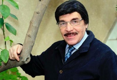 "خيي لا تصافحني بنوب لا تلمس يدي".. أغنية للفنان ياسر العظمة تحاكي واقع كورونا!
