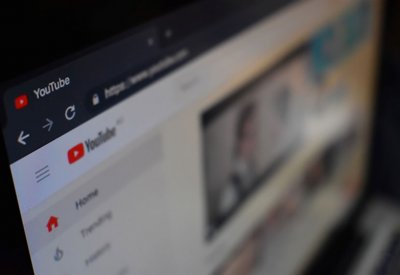 بعد "نتفلكس".. "غوغل" تقلّص سرعة البث على "يوتيوب"