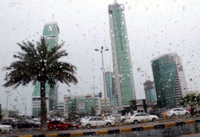 فيروس كورونا.. هل ينتقل عبر المطر؟