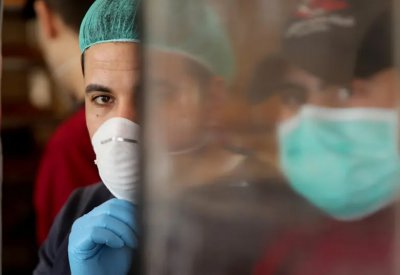 الصحة العالمية تحذّر من انتشار كورونا أكثر بعد رفع العزل