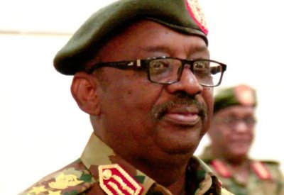 بأزمة قلبية.. وفاة وزير الدفاع السوداني