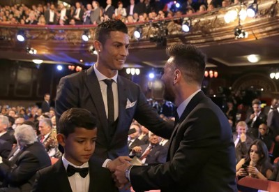 رونالدو وميسي يتنافسان في التبرع لمكافحة فيروس كورونا