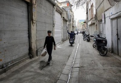 نائب إيراني: روحاني يتعامل مع الوباء بنظرية المؤامرة