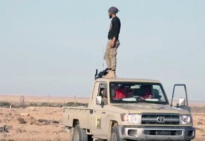 الجيش الليبي يحرر مناطق جديدة ويقترب من الحدود التونسية